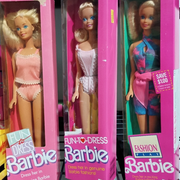 Fun to Dress & Fashion Play 3 Barbie Bundle - Picture 2 of 11